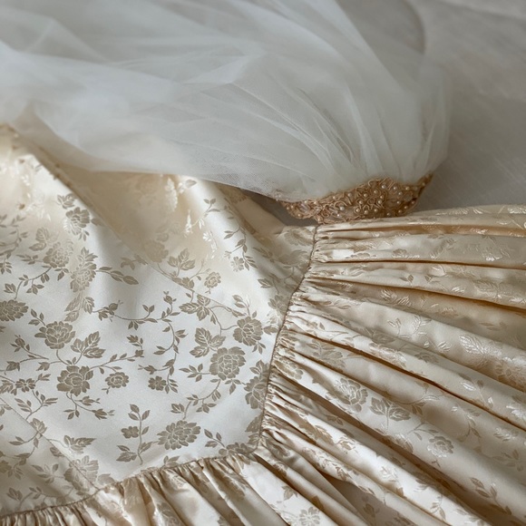 Vintage 1961 Handmade Wedding Dress w/veil sz 6-8 - Picture 2 of 16